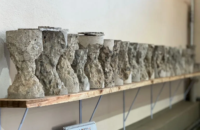 Corpos de prova de concreto rompidos no laboratório BetonLab